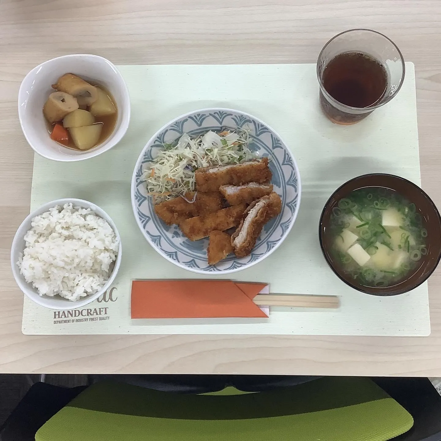 ゴボ天の煮物、トンカツ、味噌汁